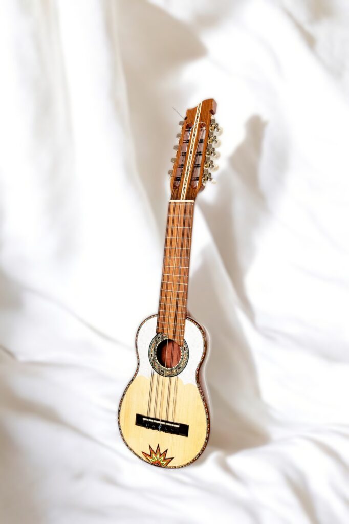 Charango Edgar Suarez - Modello aiquileño